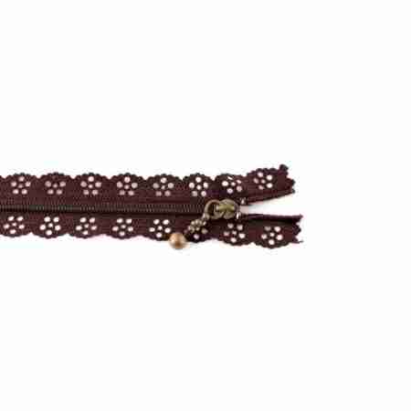 Barna csipkés cipzár – virágmintás, antik bronz húzóval, 25 cm